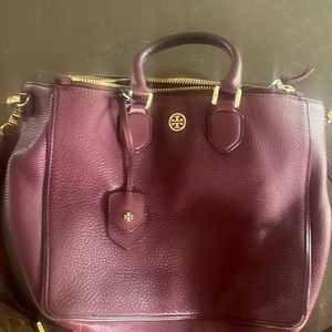 Tory Burch bag. Can be worn as shoulder bag or with handles.